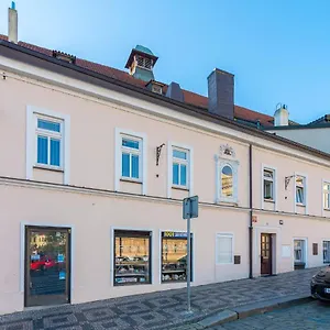 The Bookhouse, 5-bedroom By Castle Aparthotel