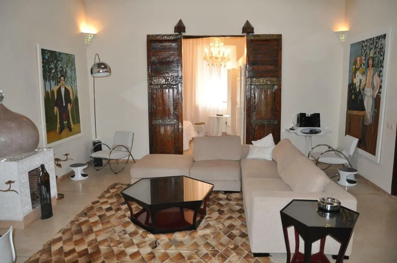 Maison Du Tresor contacts